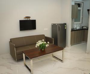 The Empire Corporate Villa Hotel Sector 29 near Fortis and Max Hospitals,Huda City Metros Station