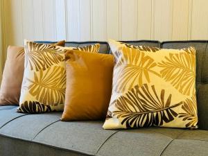 1 BedroomDeLuxe Condo wBalcony, Pool & Gym