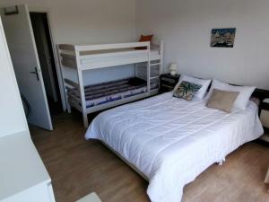 Appartement refait 2 pièces avec piscine et parking - FR-1-731-106