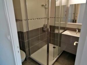 Appartement refait 2 pièces avec piscine et parking - FR-1-731-106