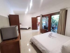 Cornerstone dive center