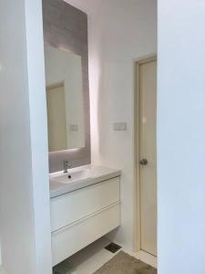 EMPORIUM,DELOFT KUCHING 2R,3Beds,1Bath,4Pax