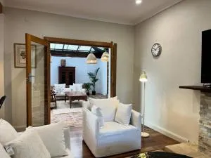 Cozy & Bright Lavender House - Burnside