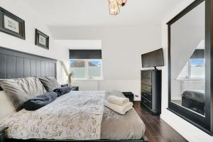 Enquiries Dartford Station 3 Bed by Harlington