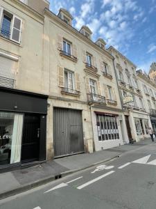 Grand loft 110m Cœur historique Angers et parking privé Rare