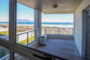 Beachfront beauty endless sea and mountain views