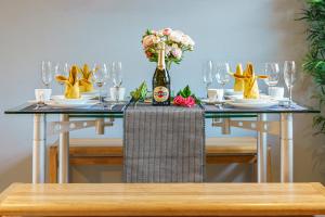 2BR Next to City Centre & Queens Uni w Spa Bath - Pass the Keys