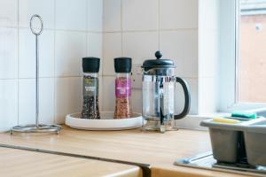 2BR Next to City Centre & Queens Uni w Spa Bath - Pass the Keys