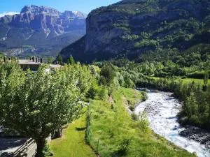 Apartamento con vistas al Parque Nacional de Ordesa y Monteperdido - Sarvisé