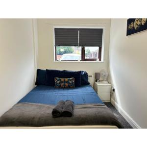 Modern 1 Bedroom Apartment with Free Parking Near the M6 and Birmingham