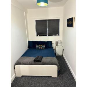 Modern 1 Bedroom Apartment with Free Parking Near the M6 and Birmingham
