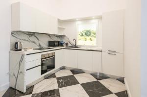 Nitti 76 Luxury Apartment