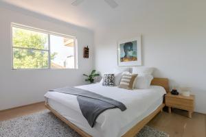 Stylish and Spacious Beach Apartment