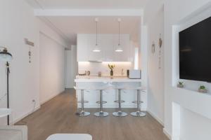 Acropolis area 6 min walk to metro and Ancient sites