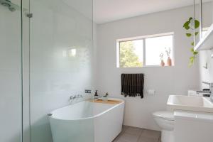 Stylish and Spacious Beach Apartment