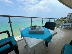 Stunning seaview - 50m to the beach