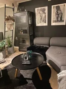 Leilighet, to rom med eget bad ved sjøen - Ytre Skålevik