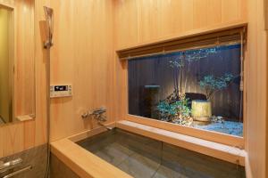 安吉居 百年町屋 近京都站 地暖 半露天浴缸 日式庭院 公交站2分 五条地铁站8分 双卫生间 双淋浴