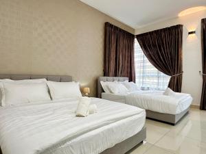 Desaru -- Semi-D, KTV, Mahjong, Games 5BR4B 18-20pax by Cowidea