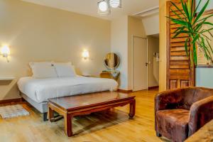 Hotels Demeures & Chateaux Auberge de la Tour - Hotel & Restaurants - Marcoles Auvergne : photos des chambres