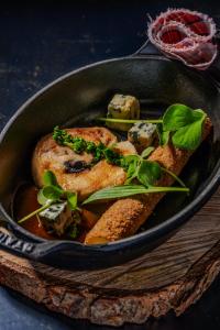 Hotels Demeures & Chateaux Auberge de la Tour - Hotel & Restaurants - Marcoles Auvergne : photos des chambres