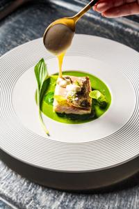 Hotels Demeures & Chateaux Auberge de la Tour - Hotel & Restaurants - Marcoles Auvergne : photos des chambres