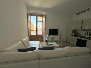 Casa Leonardo, a panoramic view of Cagliari with free car parking