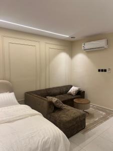 A7 Self Entry Cozy Studio with Master Bed Self Entry استديو في حي العقيق دخول ذاتي سرير ماستر