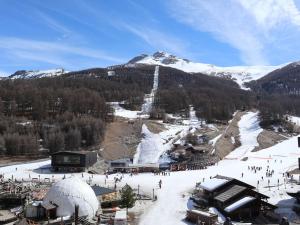 Studio 4 pers. accès direct pistes, centre et balcon sud - FR-1-322-555