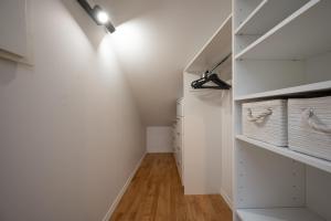 Central & Cozy Rooftop Flat