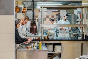 Hotels Demeures & Chateaux Auberge de la Tour - Hotel & Restaurants - Marcoles Auvergne : photos des chambres