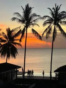 Reboot Retreat Beach Resort, Restaurant, and Coffee Shop - Ban Phang Pling