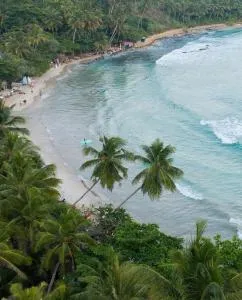 Ronaya Surf Waves - Hiriketiya