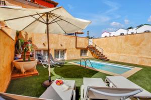 Amazing villa by the beach with private pool