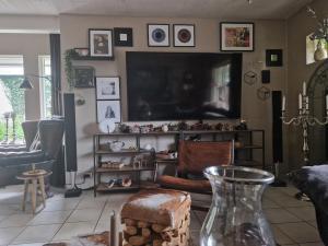 Luxury Villa, hot & cold tub for 8 person