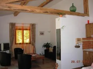 Gîte des Chênes - 锡亚涅河畔圣塞宰尔