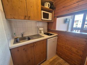 Studio fonctionnel proche des pistes avec balcon, animaux admis - FR-1-502-429
