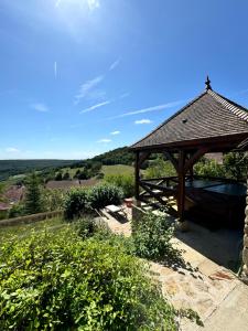 Maison au Bord de la Falaise
