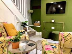 Flower Cottage by Ludlow Castle with Onsite Parking