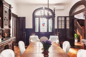 Maison Depla with rooftop, Jacuzzi, pool, and BBQ