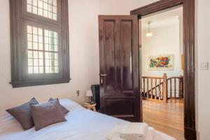 Maison Depla with rooftop, Jacuzzi, pool, and BBQ