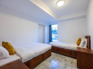 WaterFront Stunning Antique 4Rms 7Beds HolidayHome