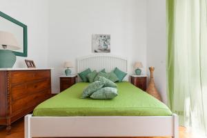 Spanish Steps Historic Apartment