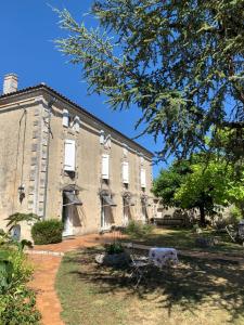 B&B / Chambres d'hotes The Cool Lounge a Coulonges - Charente : photos des chambres
