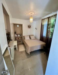 Sejours chez l'habitant Chambre prive avec piscine ,parking et cuisine prive : photos des chambres