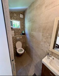 Sejours chez l'habitant Chambre prive avec piscine ,parking et cuisine prive : photos des chambres