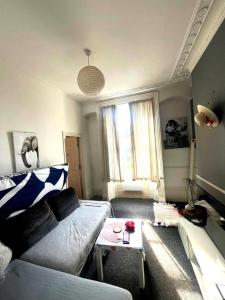 Entire apartment castle view - 10 mins from reading station town centre