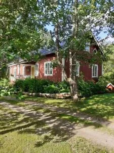 Loma tai perhejuhlat Bobackan pihatorpassa - Salmentaka