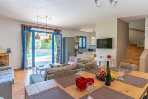Villa Irini, By Hellocrete