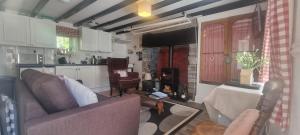 Pet friendly two bedroom cosy cottage